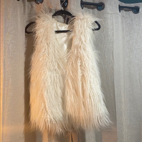 H&M Jackets & Blazers - White Faux Fur H&M Vest